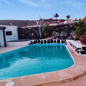 https://suite-la-oliva.in-canary-islands.com